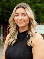 <strong>Ellie Pover</strong><br><i>Teacher</i>