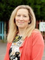 <strong>Katey Ignatovik</strong><br><i>Admin Team</i>